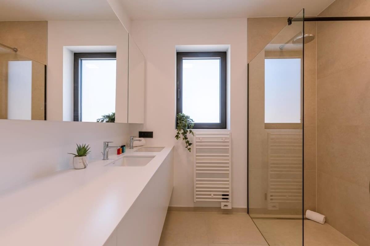 New, Luxurious And Modern Apartment With Private Parking كوكسيجدي المظهر الخارجي الصورة