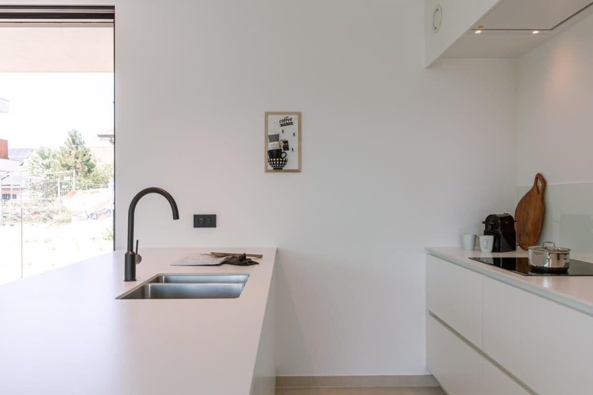 New, Luxurious And Modern Apartment With Private Parking كوكسيجدي المظهر الخارجي الصورة