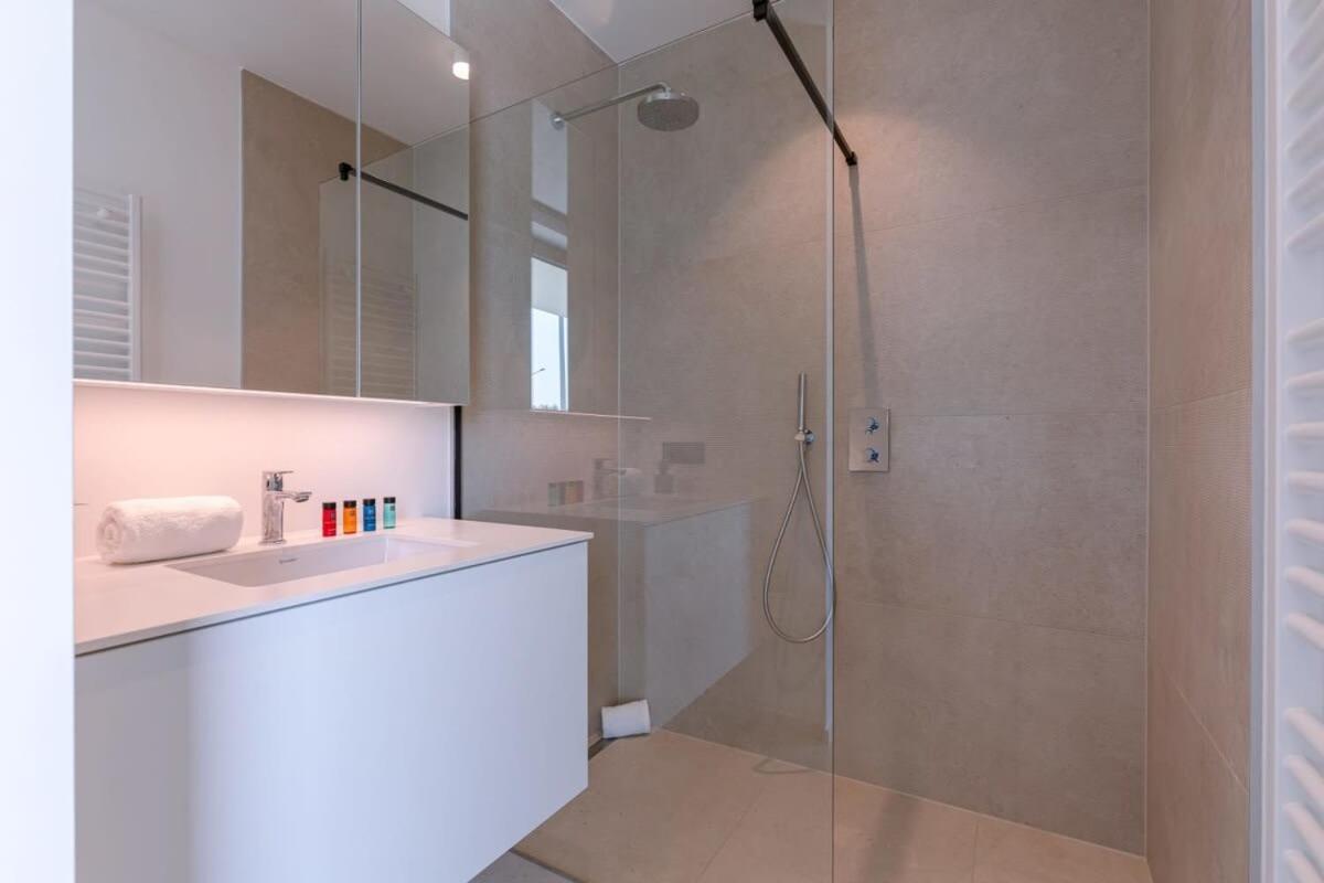 New, Luxurious And Modern Apartment With Private Parking كوكسيجدي المظهر الخارجي الصورة