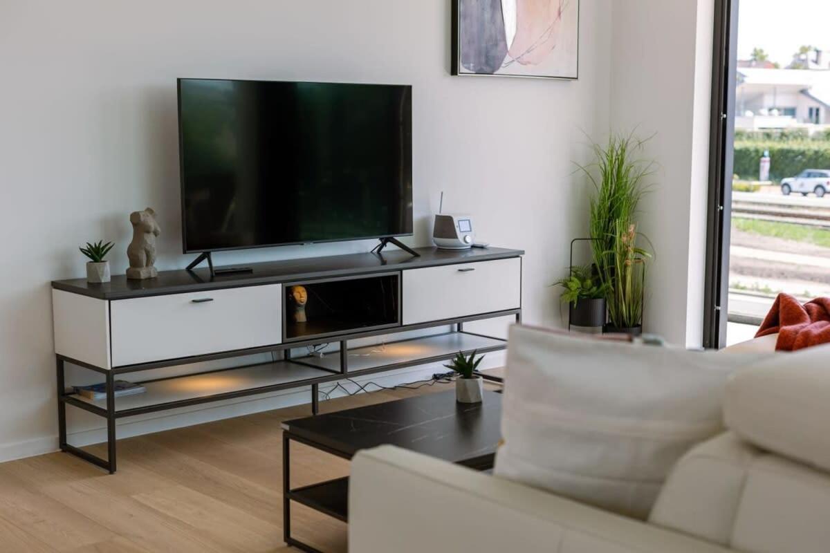 New, Luxurious And Modern Apartment With Private Parking كوكسيجدي المظهر الخارجي الصورة